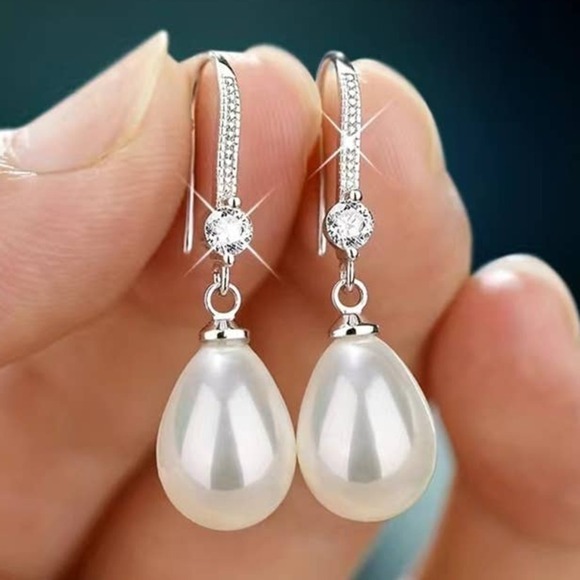 White Water Drop Imitation Pearl Shape Earrings Dangle - Picture 3 of 8